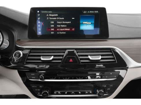 Used 2020 BMW 530i xDrive w/ Premium Package image 12