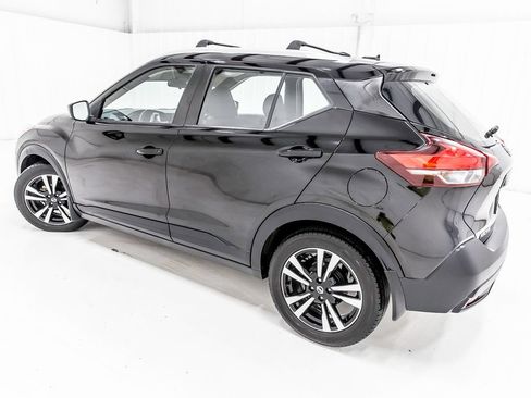Used 2019 Nissan Kicks SV FWD image 4