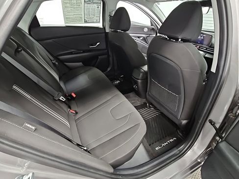 Used 2024 Hyundai Elantra SEL w/ Convenience Package image 36
