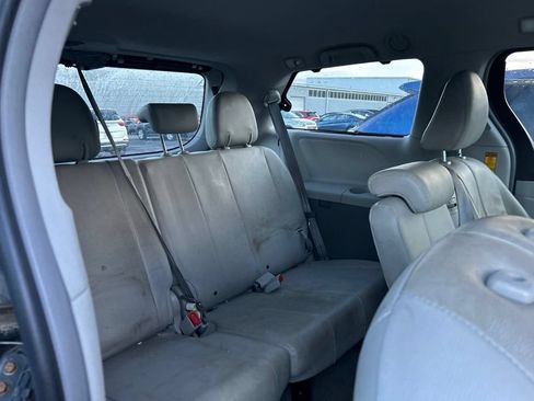Used 2014 Toyota Sienna XLE FWD image 12