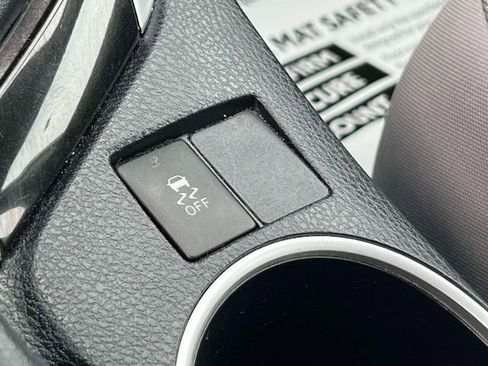 Certified 2018 Toyota Corolla LE image 31