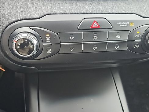 Used 2019 Kia Sorento L image 18