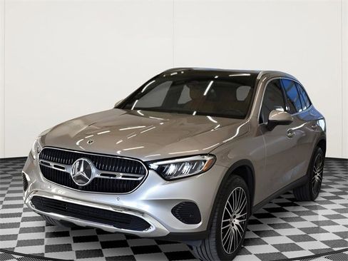 Used 2024 Mercedes-Benz GLC 300 4MATIC image 9
