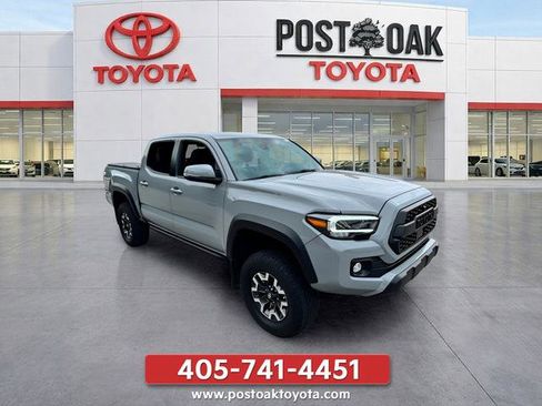 Used 2021 Toyota Tacoma TRD Off-Road w/ TRD Premium Off Road Package AWD/4WD image 2