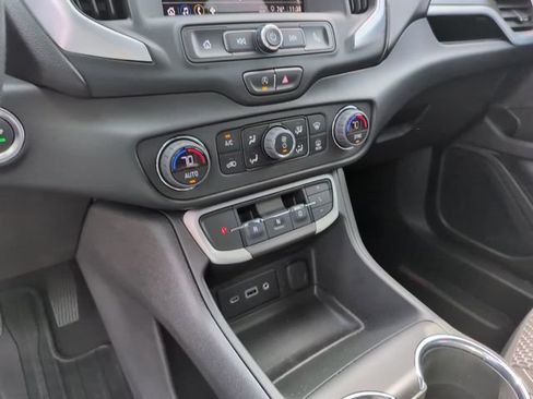 Certified 2022 GMC Terrain SLE w/ Driver Convenience Package FWD image 21