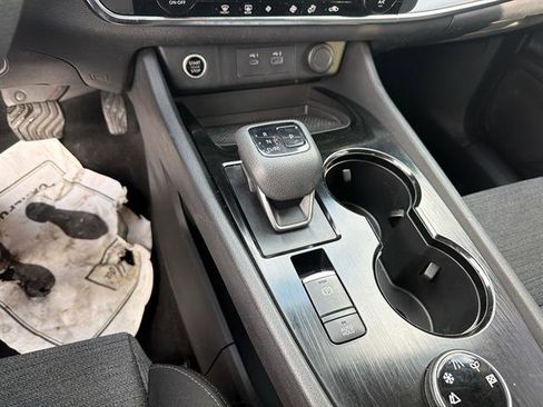 Used 2023 Nissan Rogue SV image 19