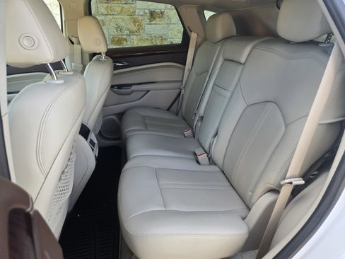 Used 2010 Cadillac SRX Luxury image 7