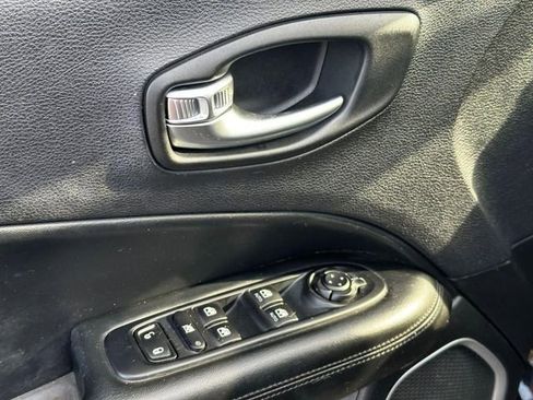 Used 2019 Jeep Compass Latitude FWD image 13