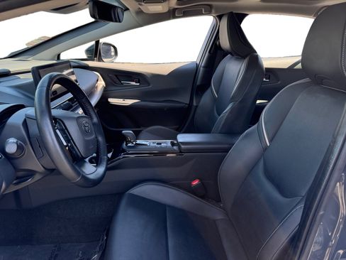 Used 2024 Toyota Prius XLE FWD image 9