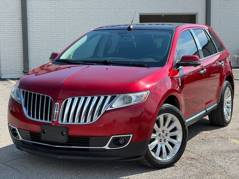 Used 2013 Lincoln MKX AWD image 2