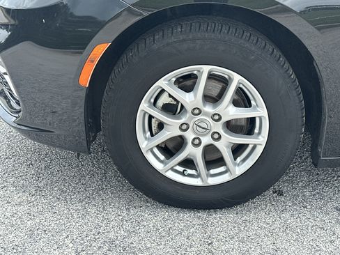 Used 2023 Chrysler Pacifica Touring-L FWD image 11