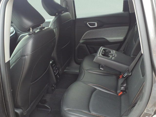 Used 2022 Jeep Compass Latitude AWD/4WD image 12