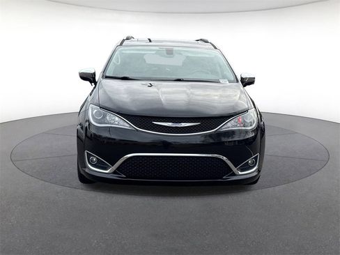 Certified 2019 Chrysler Pacifica Limited w/ Tire & Wheel Group image 8