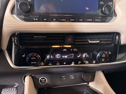 Used 2023 Nissan Rogue SL w/ SL Premium Package image 17