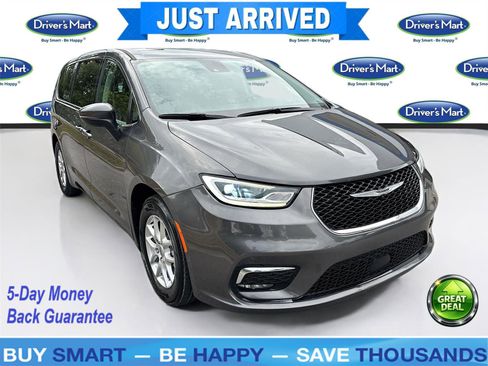 Used 2023 Chrysler Pacifica Touring-L FWD image 1