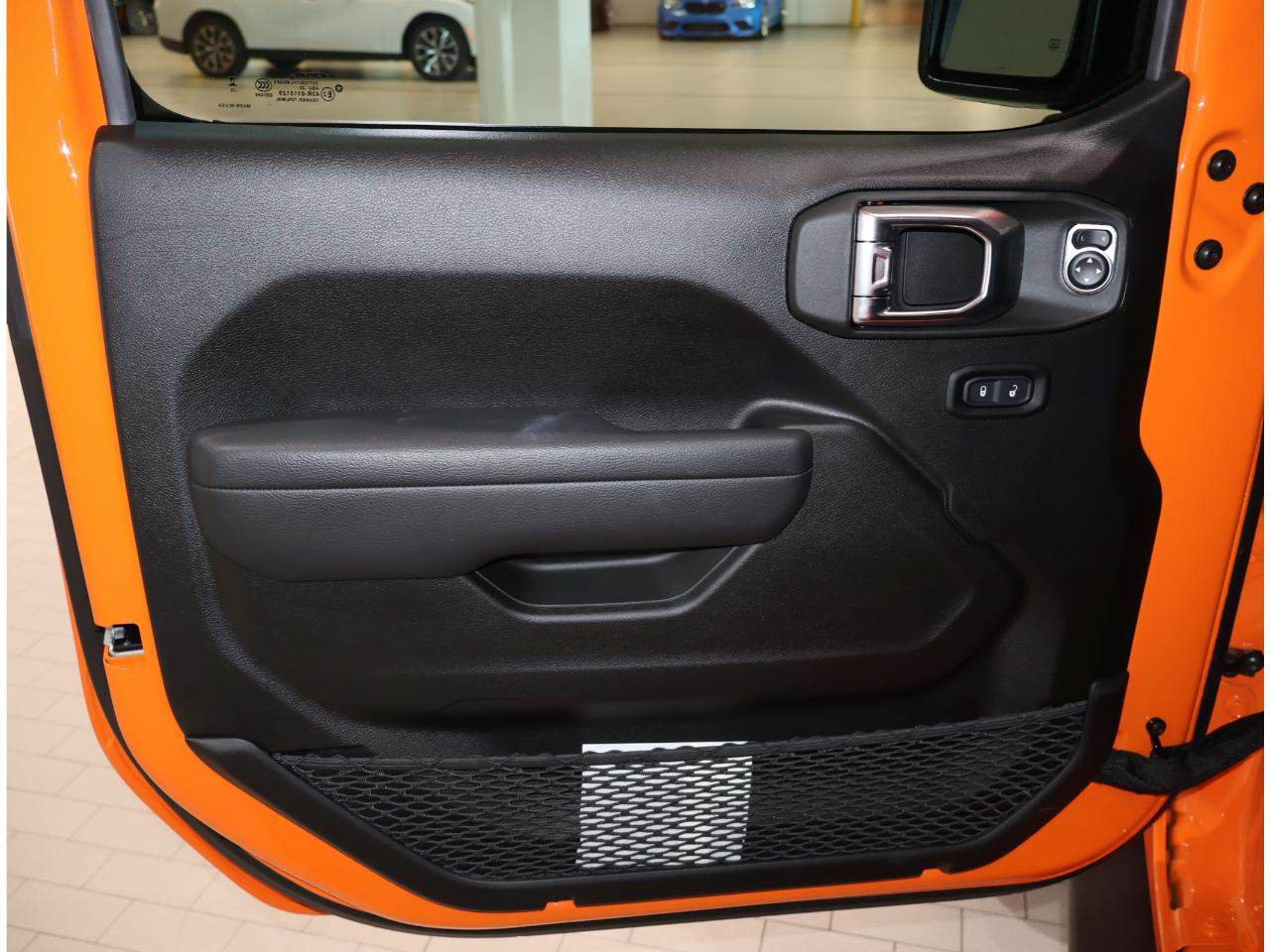 Used 2025 Jeep Gladiator Mojave w/ Safety Group AWD/4WD image 9