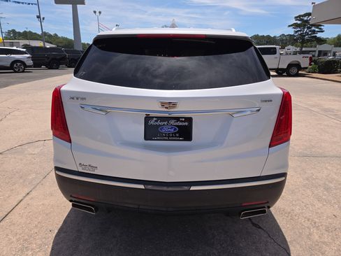 Used 2017 Cadillac XT5 Luxury w/ Driver Awareness Package FWD image 7