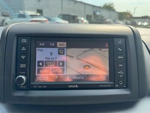 Used 2012 Volkswagen Routan SEL FWD image 14