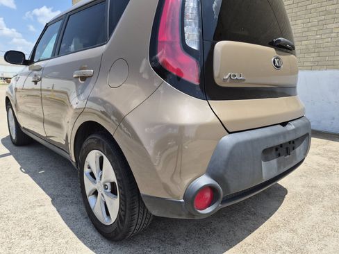 Used 2016 Kia Soul FWD image 4