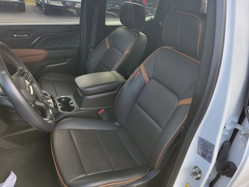 Used 2023 GMC Canyon AT4 w/ AT4 Premium Package image 18