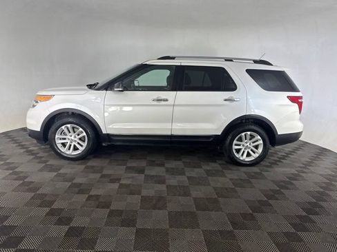 Used 2014 Ford Explorer XLT w/ Equipment Group 202A AWD/4WD image 11