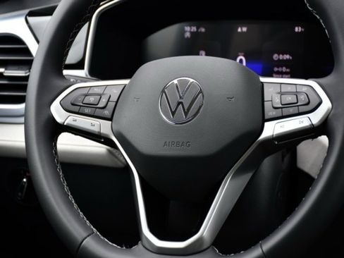 New 2025 Volkswagen Taos SE image 22