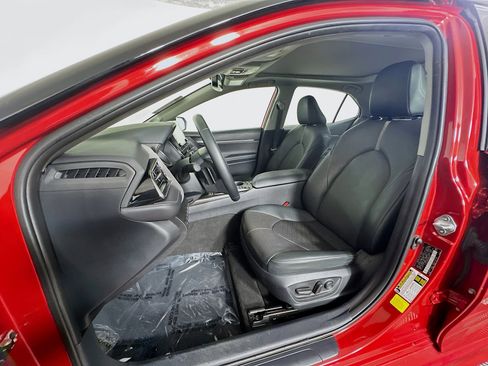 Used 2024 Toyota Camry XSE w/ Navigation Package image 12