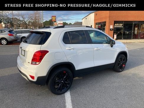 Used 2021 Chevrolet Trax LT w/ Redline Edition image 3