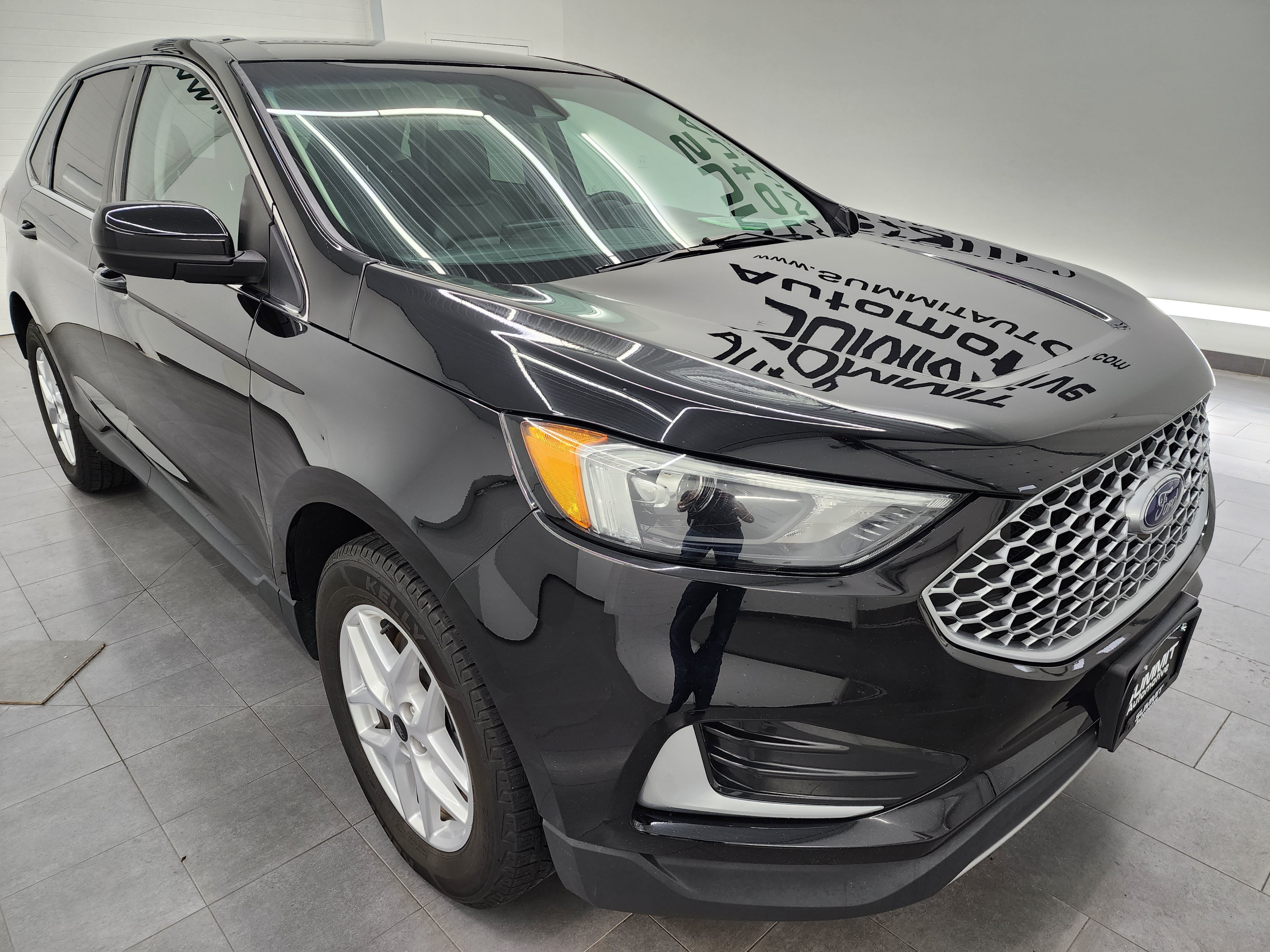Used 2024 Ford Edge SEL AWD/4WD image 2