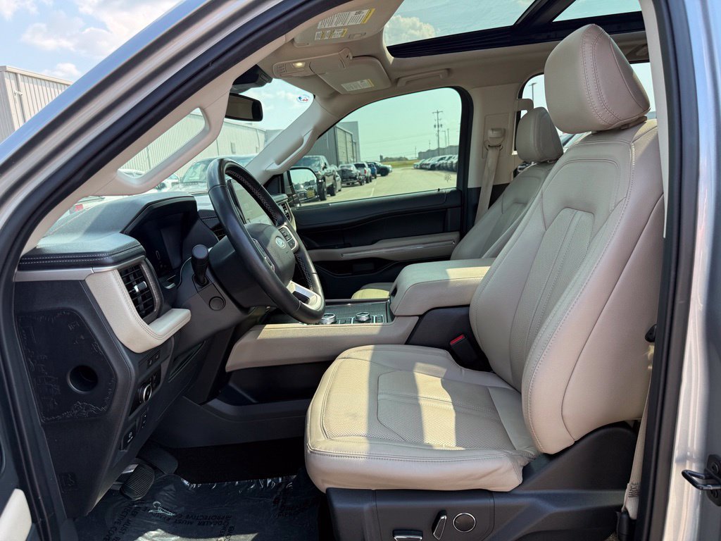 Used 2023 Ford Expedition Limited AWD/4WD image 5