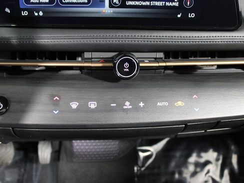 Used 2024 Nissan Ariya FWD image 17