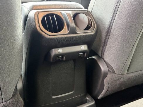 Used 2024 Jeep Wrangler Unlimited image 15
