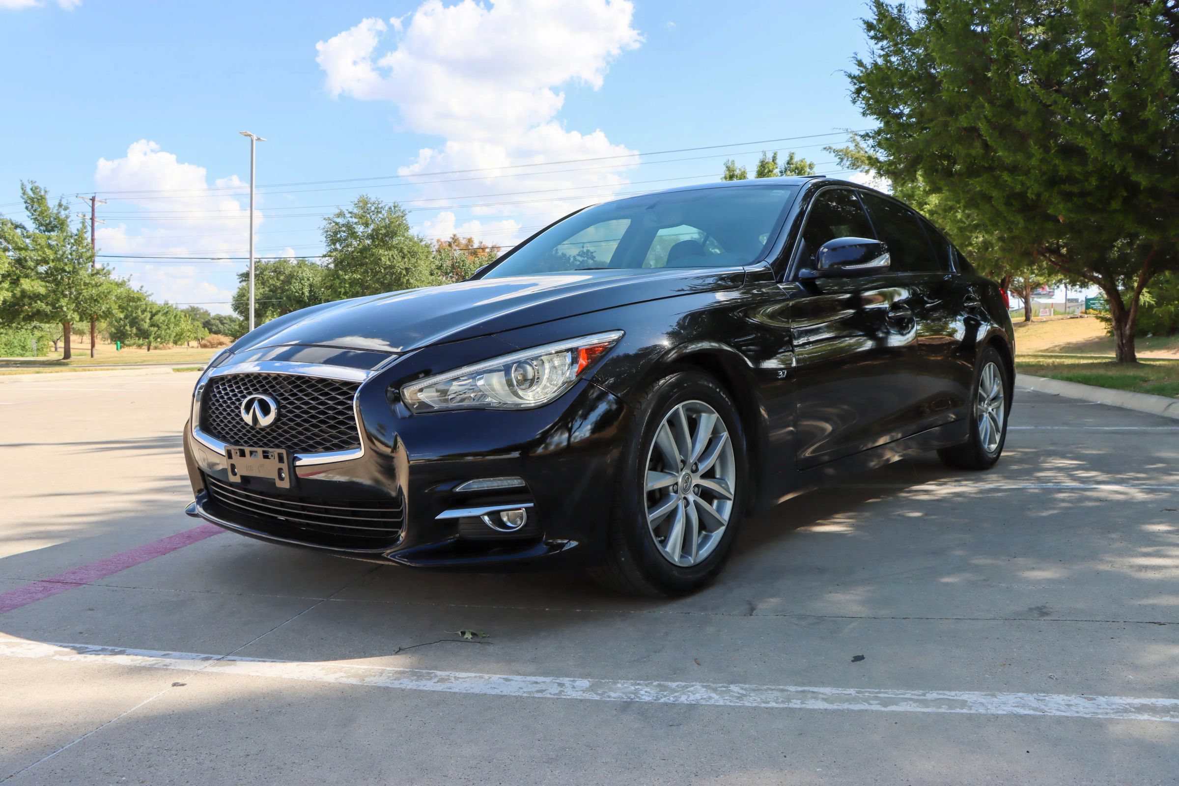 Used 2015 INFINITI Q50 Premium w/ Cargo Package RWD image 3