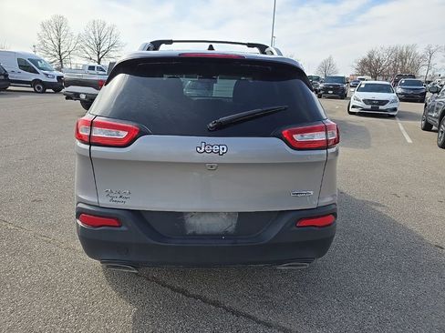 Used 2016 Jeep Cherokee Latitude image 5
