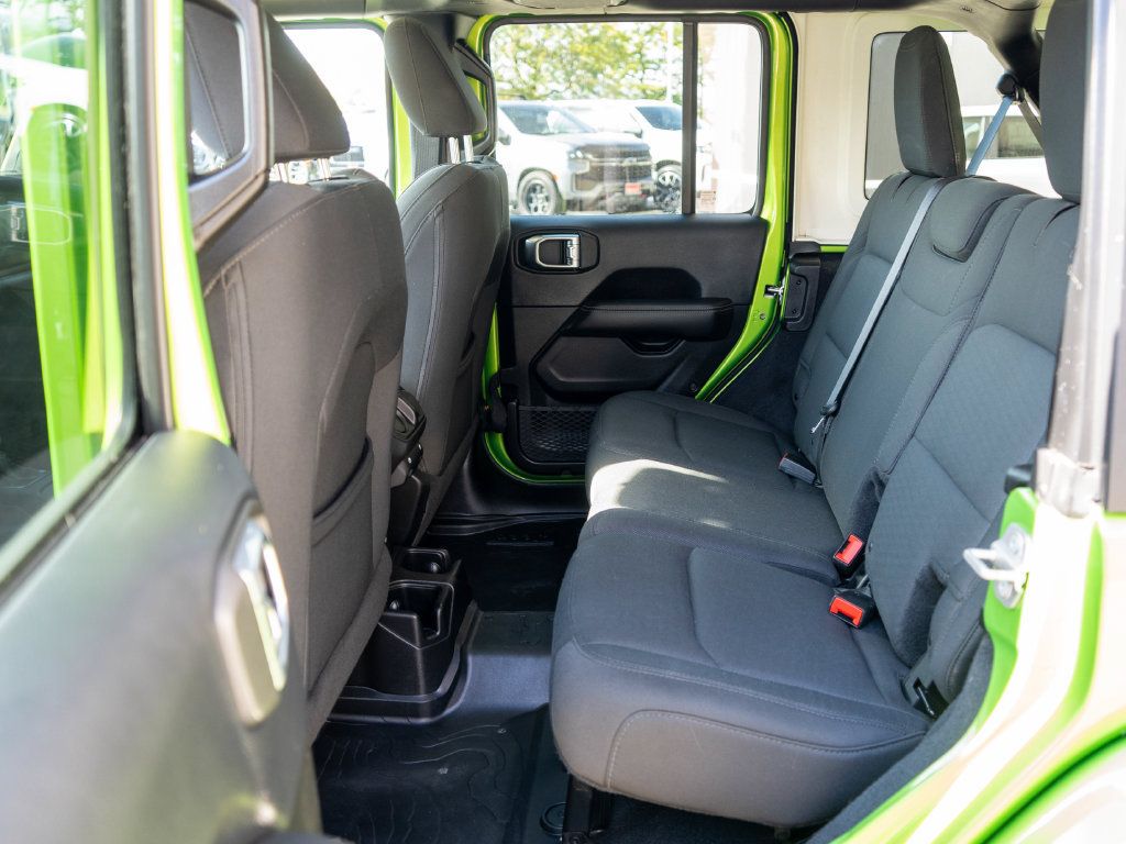 Used 2018 Jeep Wrangler Unlimited Sahara AWD/4WD image 12