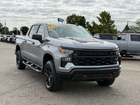 Used 2024 Chevrolet Silverado 1500 Custom Trail Boss w/ LPO, Dark Essentials Package image 4