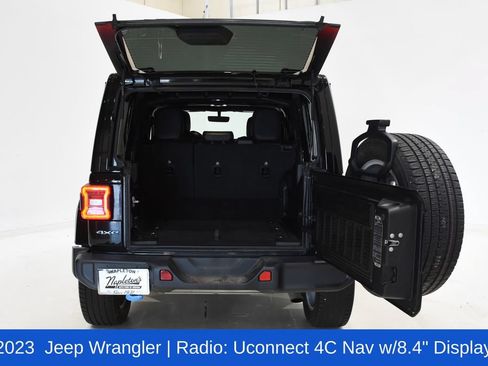 Used 2023 Jeep Wrangler Unlimited Sahara w/ Cold Weather Group AWD/4WD image 7