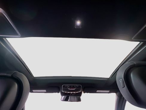 Used 2017 Mercedes-Benz S 550 Sedan w/ Premium Package image 17