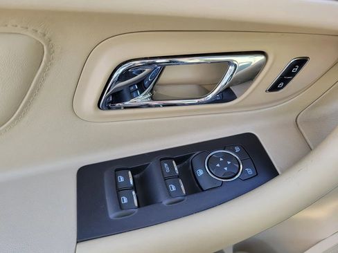 Used 2017 Ford Taurus SE image 20