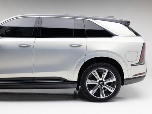 Used 2025 Cadillac Escalade IQ Luxury 2 image 19