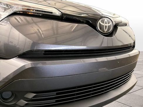 Used 2019 Toyota C-HR XLE FWD image 29