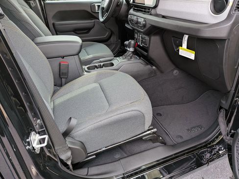 New 2025 Jeep Gladiator Sport image 30