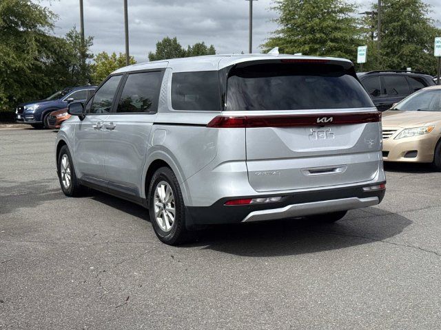 Used 2023 Kia Carnival LX FWD image 4
