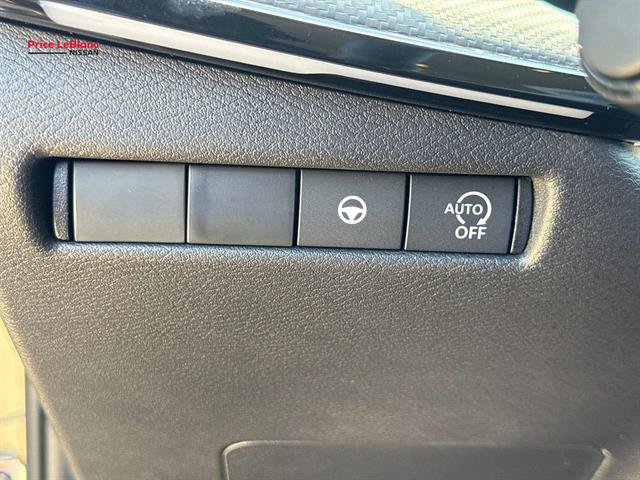 Certified 2025 Nissan Kicks SR FWD image 19