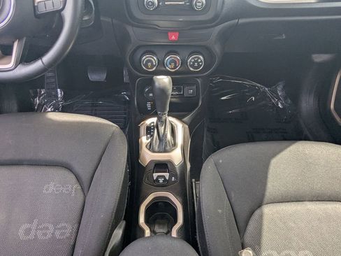 Used 2017 Jeep Renegade Latitude AWD/4WD image 6