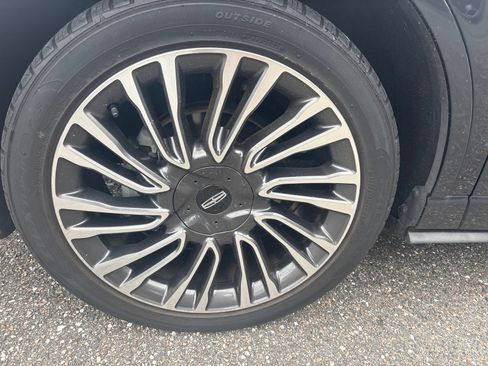 Used 2020 Lincoln Corsair Reserve FWD image 12