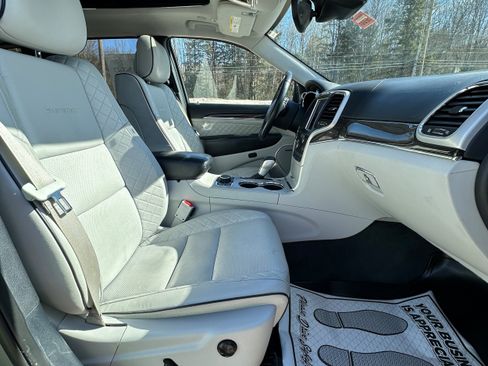 Used 2018 Jeep Grand Cherokee Summit AWD/4WD image 24