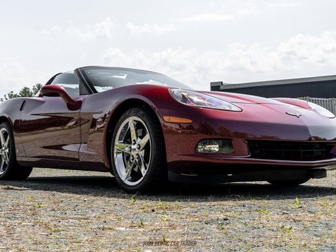 Used 2007 Chevrolet Corvette Coupe w/ Preferred Equipment Group RWD image 12