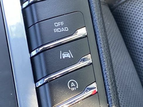 Used 2017 Porsche Macan AWD/4WD image 26