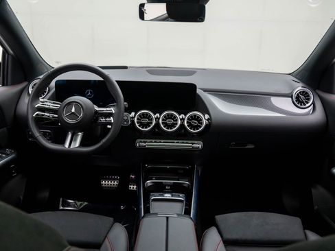 Used 2025 Mercedes-Benz GLA 250 image 11